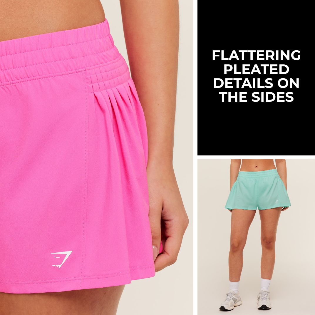 FLATTERING DETAILS ON THE SIDES